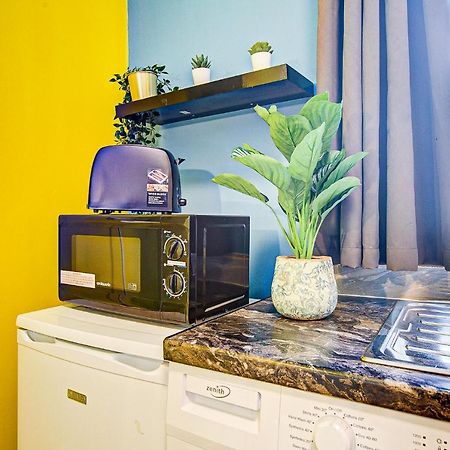 Studio With A Large Toilet And A Separate Room Budget Price Central 伦敦 外观 照片