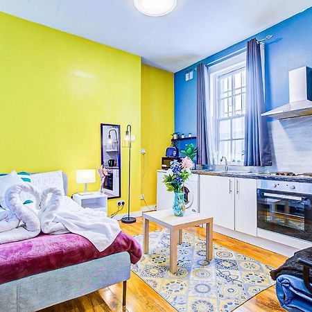 Studio With A Large Toilet And A Separate Room Budget Price Central 伦敦 外观 照片