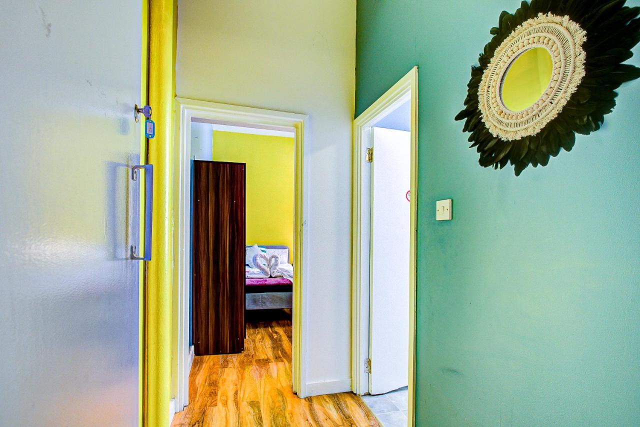 Studio With A Large Toilet And A Separate Room Budget Price Central 伦敦 外观 照片